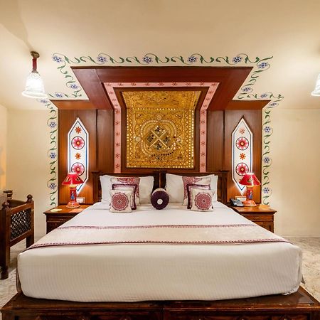 Chokhi Dhani Resort Jaipur Bagian luar foto