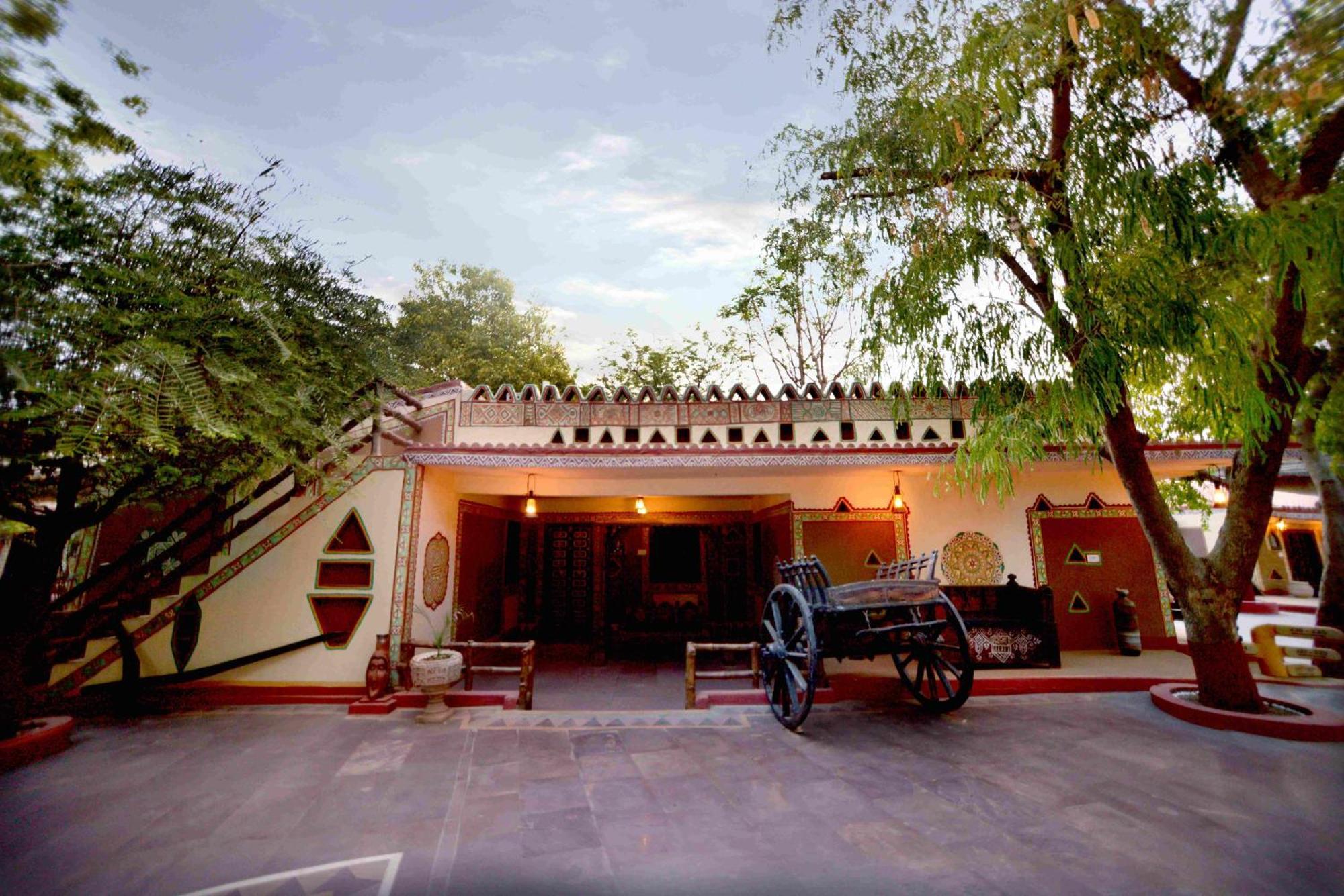 Chokhi Dhani Resort Jaipur Bagian luar foto